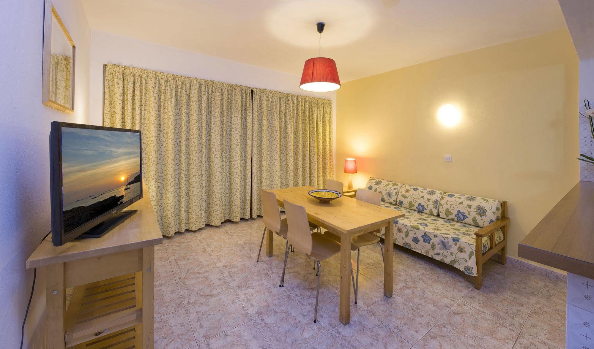 Cana Rita Apartamentos Сан-Антоніо Екстер'єр фото